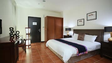 Superior dubbelrum - utsikt mot staden (Min occupancy 2 people) | Skrivbord, mörkläggningsgardiner, ljudisolering och gratis wi-fi