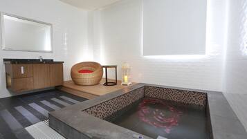 Superior Double Room, City View (Due to safety concerns, minimum occupancy 2 people) | Bathroom | Separate tub and shower, free toiletries, hair dryer, slippers