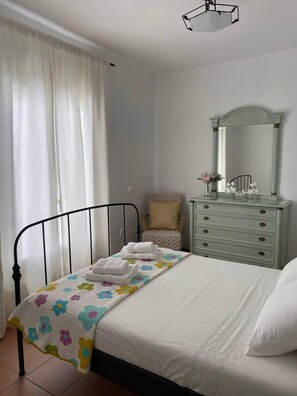 3 bedrooms, iron/ironing board, travel cot, WiFi