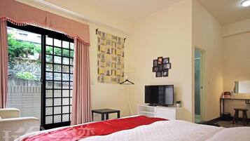 Double Room (Sweet) | Desk, blackout curtains, soundproofing, free WiFi