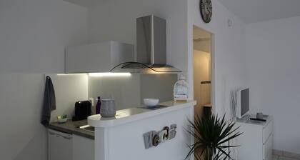 Studio NEUF cosy et calme avec TERRASSE entre Bordeaux et l'océan