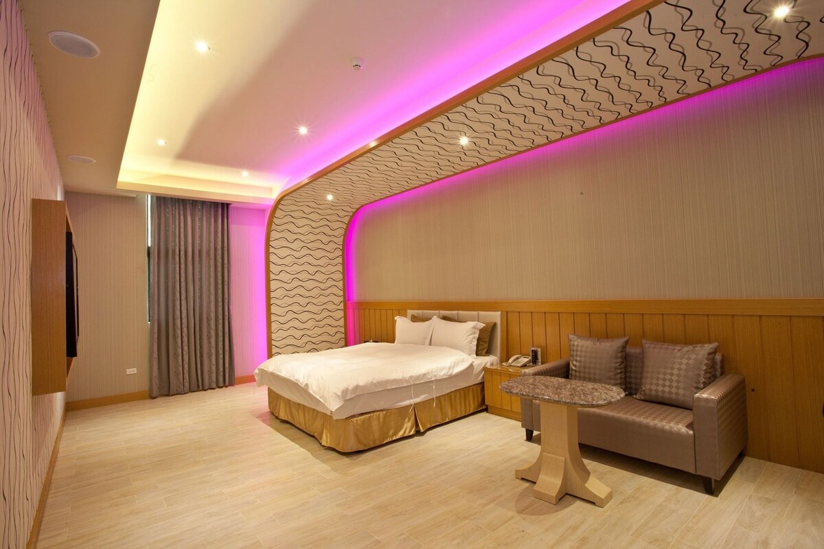 Minibar, bàn, màn/rèm cản sáng, truy cập Internet không dây miễn phí 