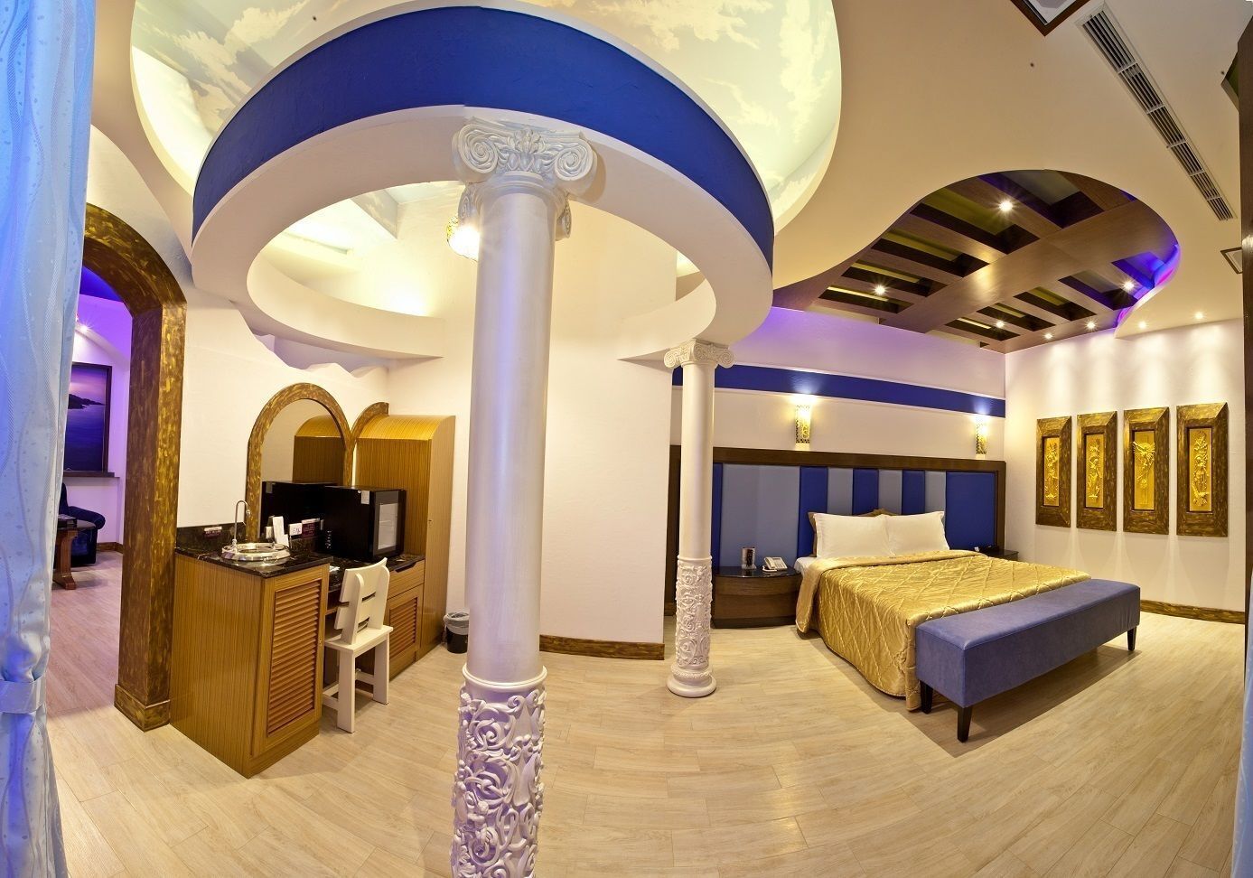 Minibar, desk, blackout curtains, free WiFi