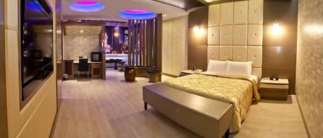 Phòng đôi Cao cấp | Minibar, bàn, màn/rèm cản sáng, truy cập Internet không dây miễn phí