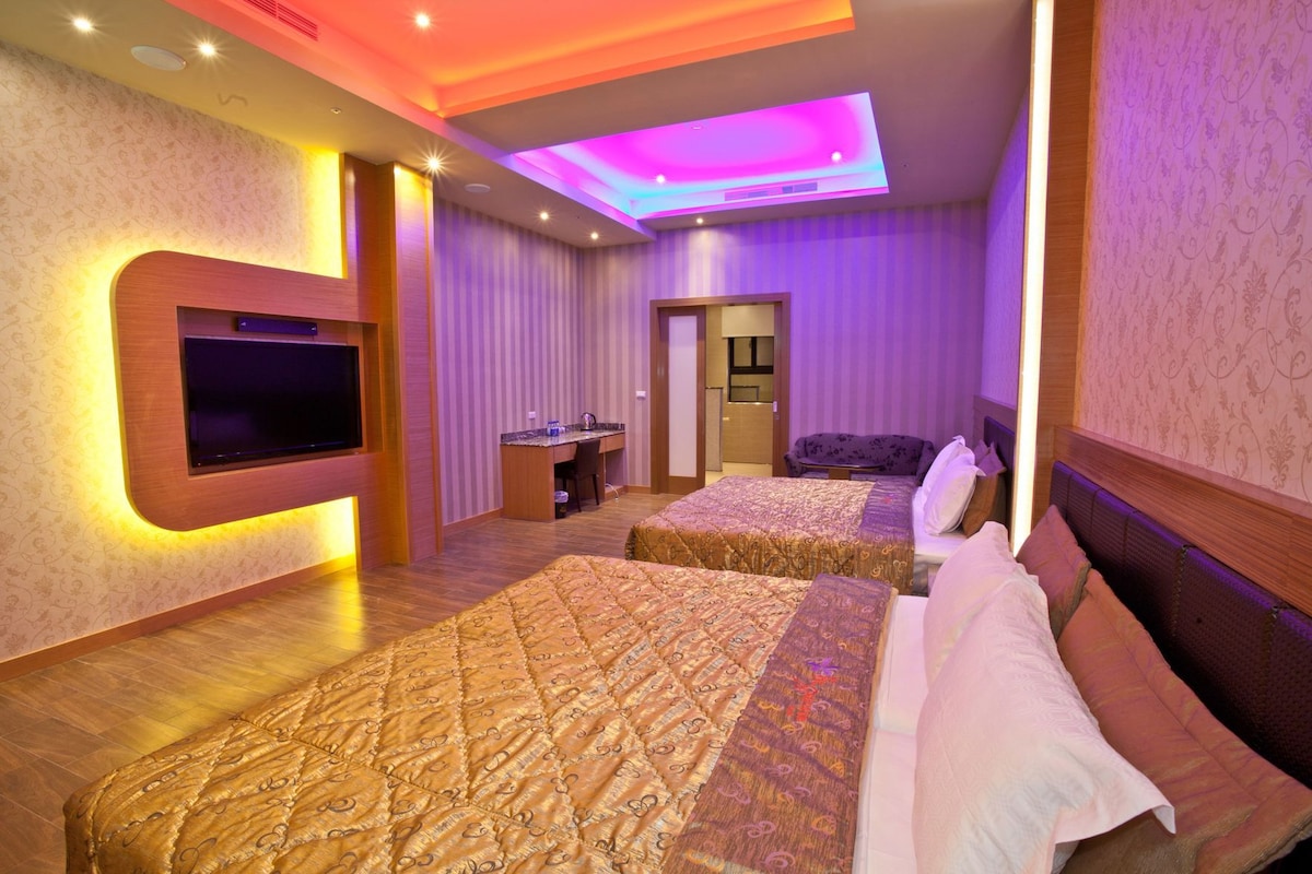 Minibar, bàn, màn/rèm cản sáng, truy cập Internet không dây miễn phí
