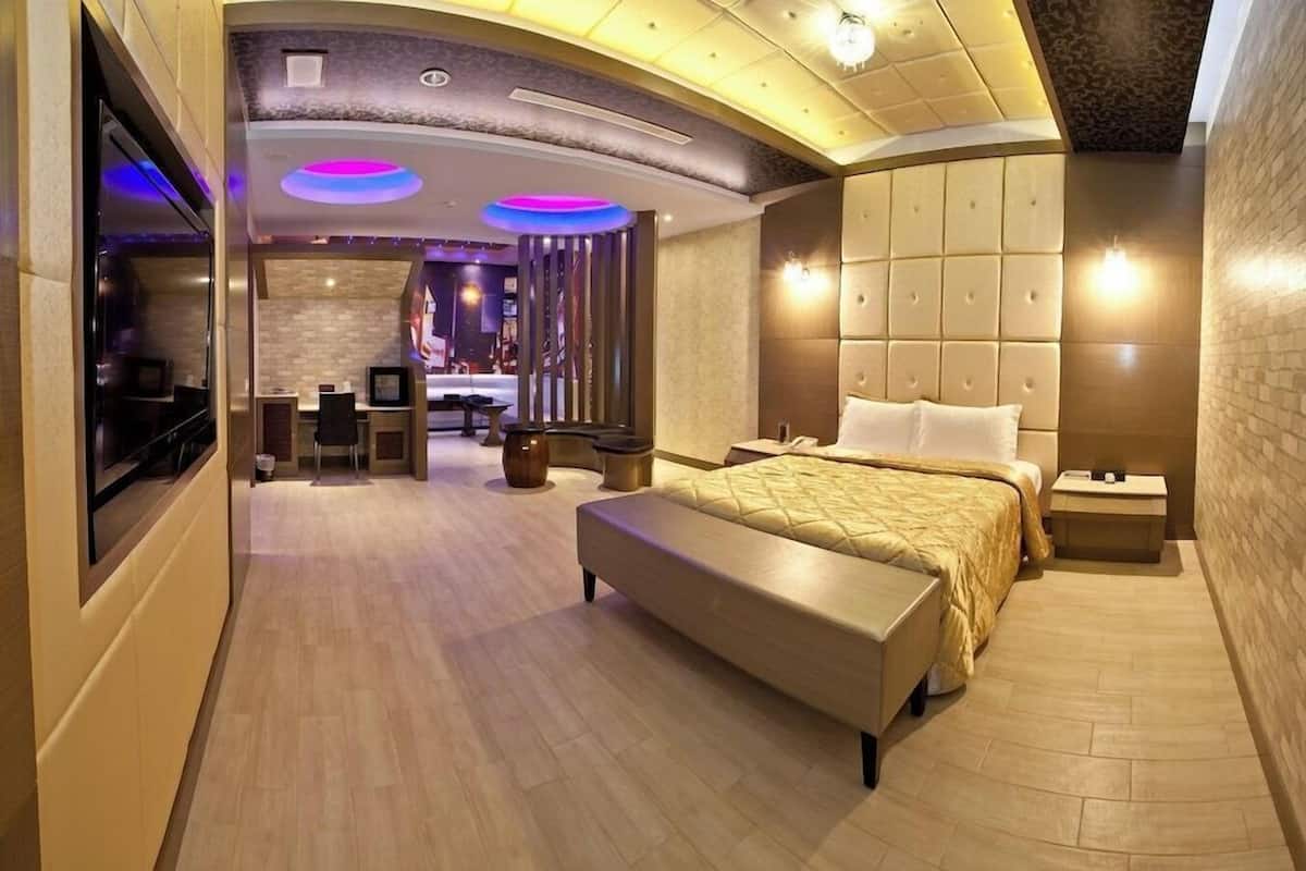 Minibar, desk, blackout curtains, free WiFi