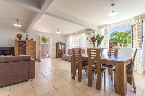 Boden der Villa mit Pool