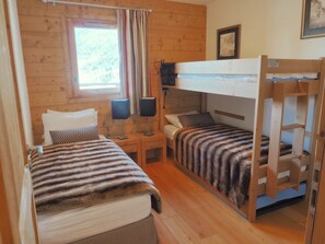 2 slaapkamers, een strijkplank/strijkijzer, wifi, beddengoed