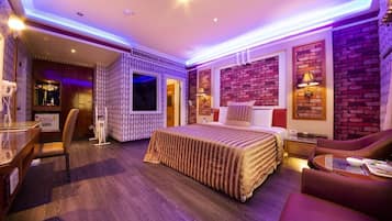 Comfort Double Room | Desk, free WiFi, bed sheets