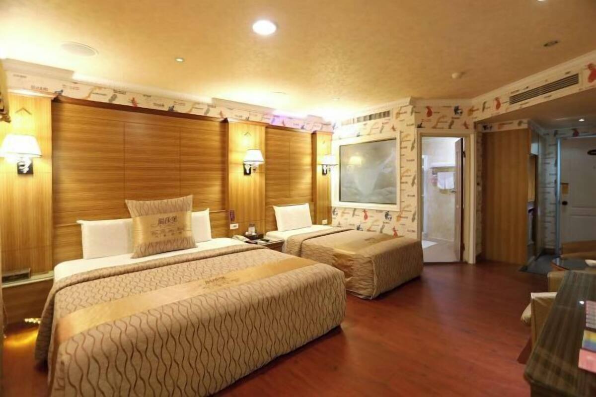 Íróasztal, ingyenes wifi és ágynemű