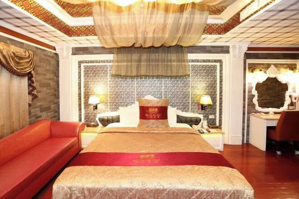 Íróasztal, ingyenes wifi és ágynemű