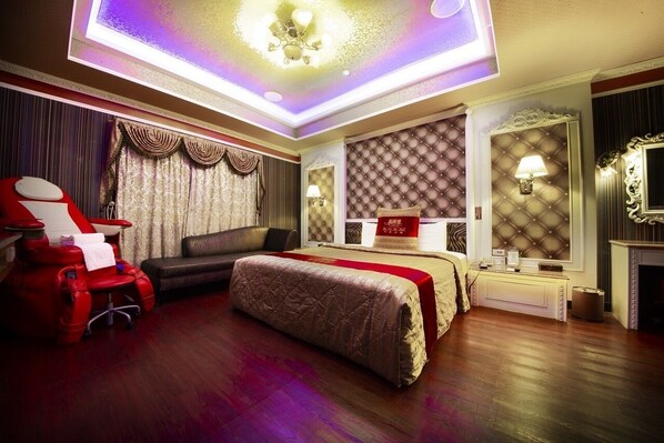 Desk, free WiFi, bed sheets - Wen Sha Bao (Tainan)