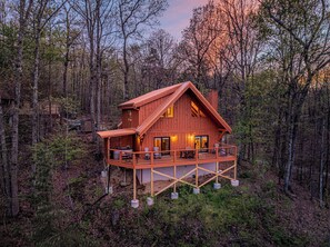 Exterior - Hot tub. Mountain views. Pool Table & Arcade! (Sevierville)