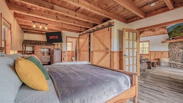 3 bedrooms, travel cot, WiFi, bed sheets