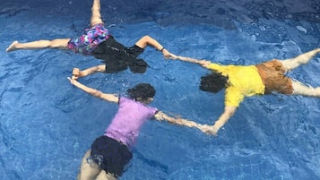 Kolam renang terbuka