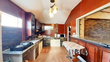 Full-sized fridge, microwave, stovetop, electric kettle