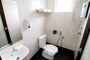 Ducha, artículos de tocador gratuitos, secador de pelo, toallas