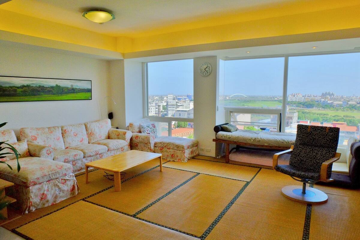 Luxury Quadruple Room | Living area | LCD TV