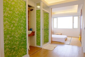 Family Quadruple Room | Blackout curtains, rollaway beds, free WiFi