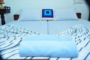 Desk, rollaway beds, free WiFi