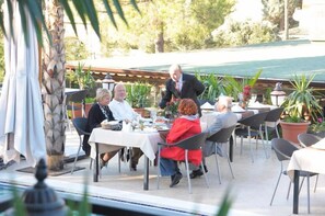 Breakfast, lunch, dinner served; Turkish cuisine