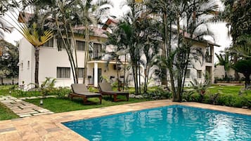 Outdoor pool, sun loungers