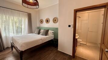 Minibar, két bảo mật tại phòng, bàn