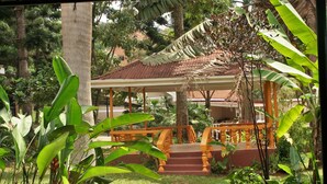 Gazebo - Bromelia Guesthouse (Kampala)
