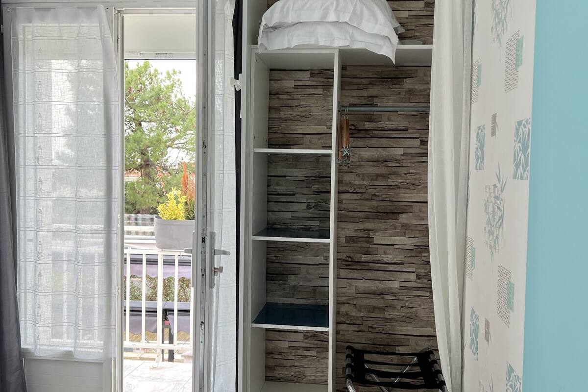 classic double room | in-room safe, desk, soundproofing, free wifi