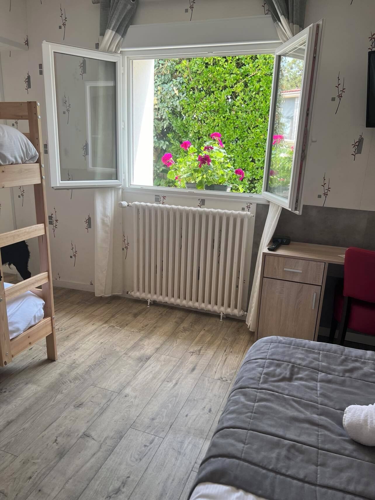 classic twin room | in-room safe, desk, soundproofing, free wifi