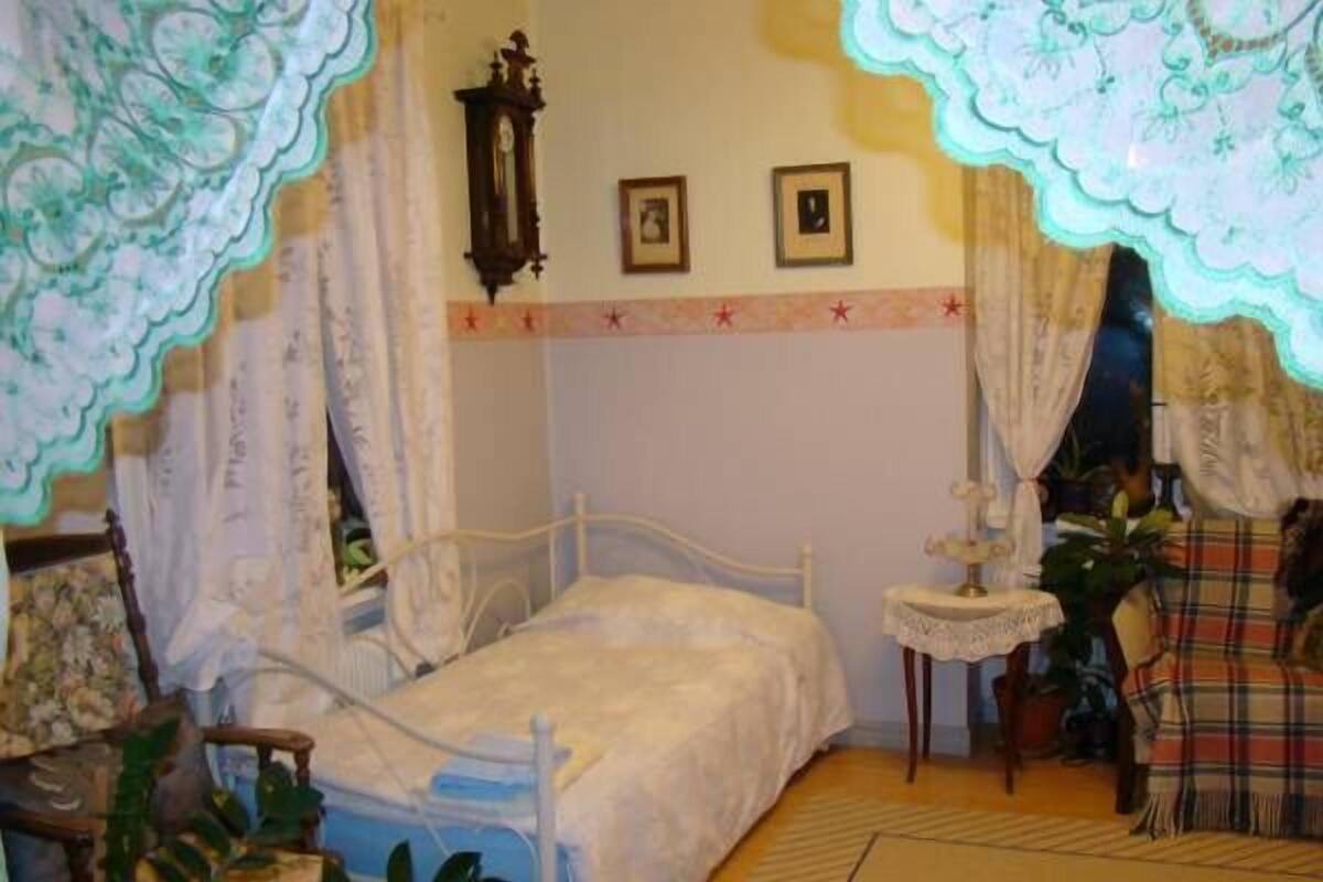 Individually decorated, individually furnished, iron/ironing board
