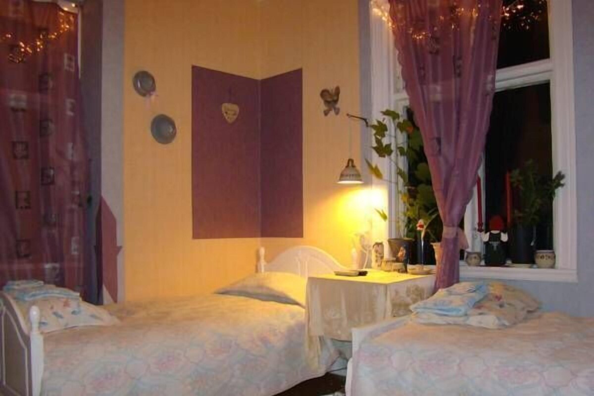 Twin Room, Ensuite | Individually decorated, individually furnished, iron/ironing board