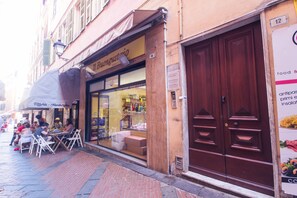 Property entrance - Emily Rooms (Sanremo)