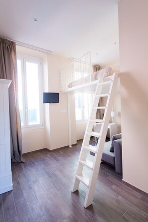 Family Double Room | Premium bedding, desk, free WiFi, bed sheets - Emily Rooms (Sanremo)