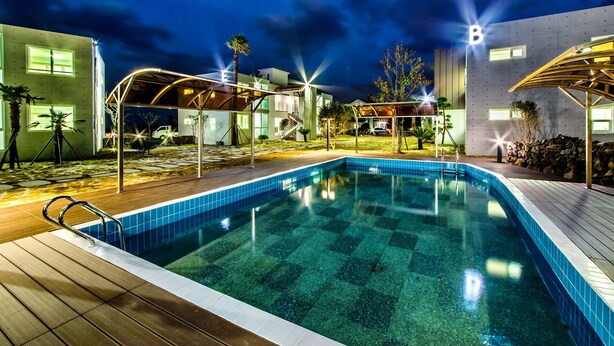 Outdoor pool - Jeju Jukwang Resort (Jeju City)