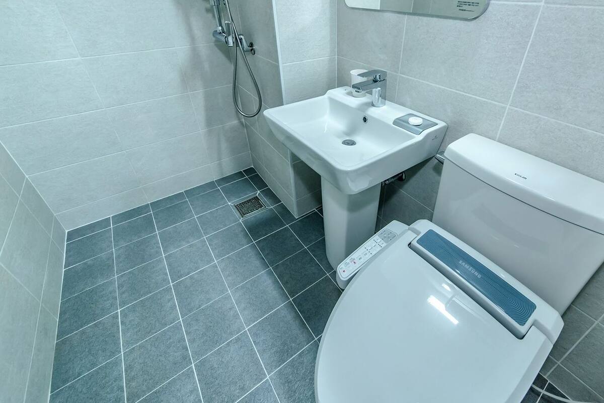 Douche, articles de toilette gratuits