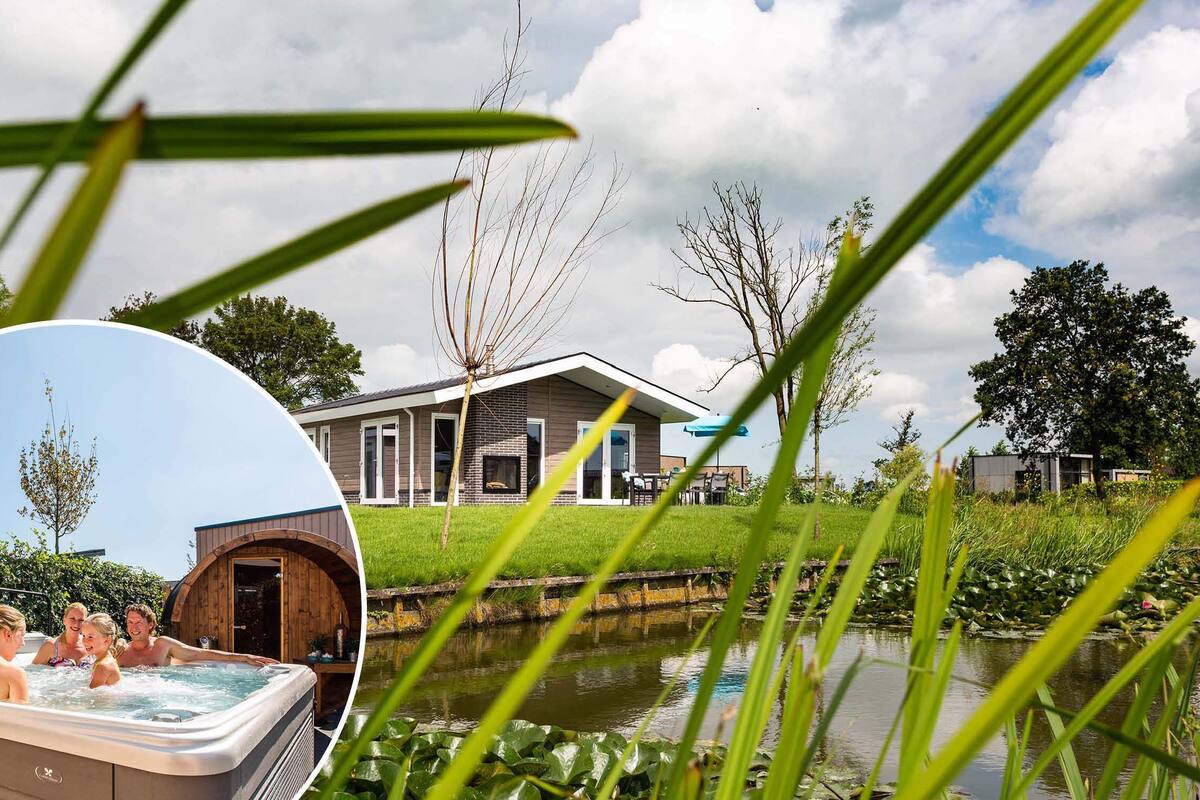 Ein modernes Haus mit Whirlpool, Teich und Holzterrasse.