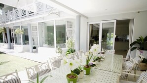 Classic Twin Room | Terrace/patio - Clouds End Sanctuary (East London)