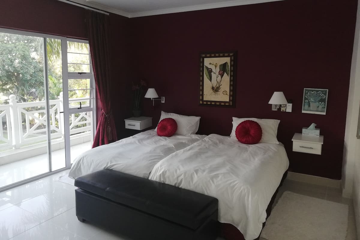 Classic Double Room | In-room safe, blackout drapes, WiFi (free), bed sheets