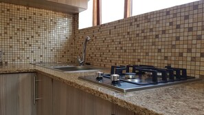 Apartamento de lujo, varias camas, accesible para personas con discapacidad, planta baja | Servicio de la habitación