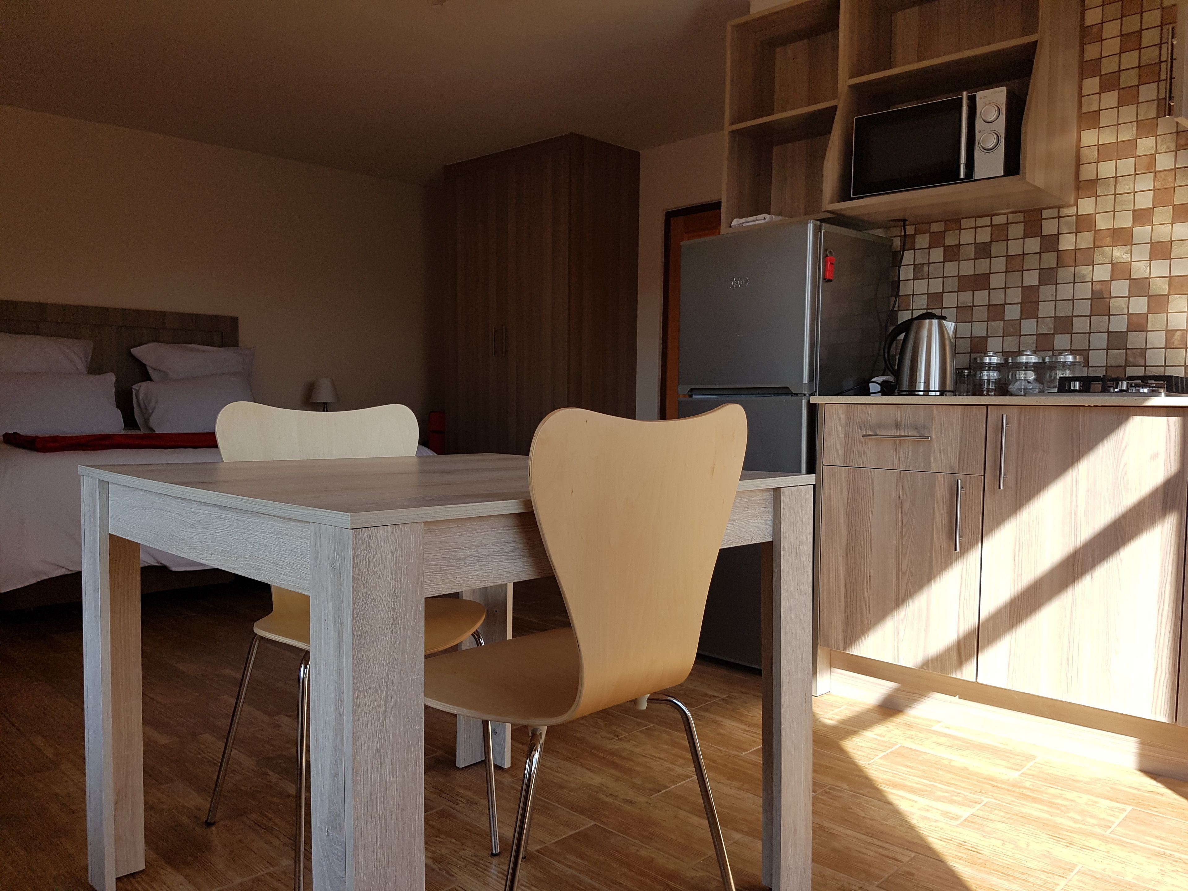 Grand Room (Extra large 2) | Private kitchen | Full-size fridge, microwave, stovetop, electric kettle