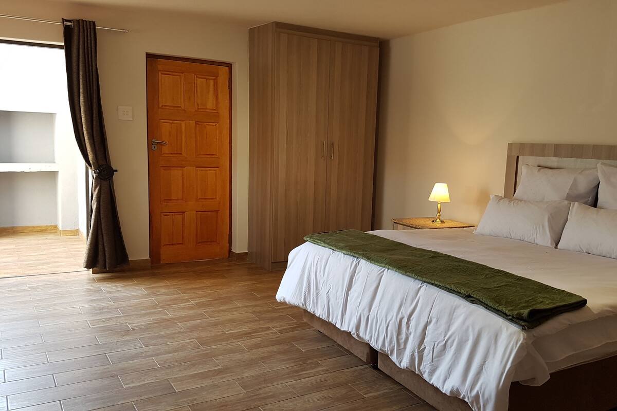 Luxury Apartment, Multiple Beds, Accessible, Ground Floor | Desk, soundproofing, WiFi (free)
