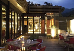Outdoor dining - The Mountain Star (Taipei)