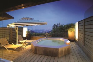 Outdoor spa tub - The Mountain Star (Taipei)