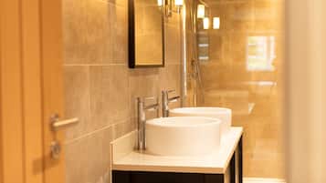 Classic Double or Twin Room, 1 Bedroom | Bathroom | Shower, rainfall showerhead, free toiletries, towels