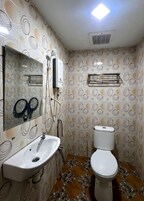 Double Room | Bilik Mandi | Pancuran mandi, kelengkapan dandanan diri percuma, pengering rambut 