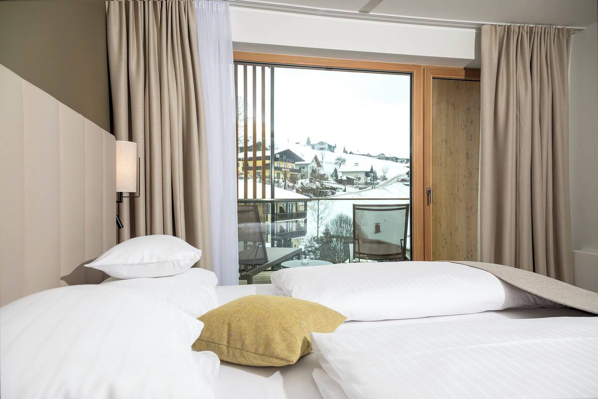 1 bedroom, in-room safe, desk, blackout curtains