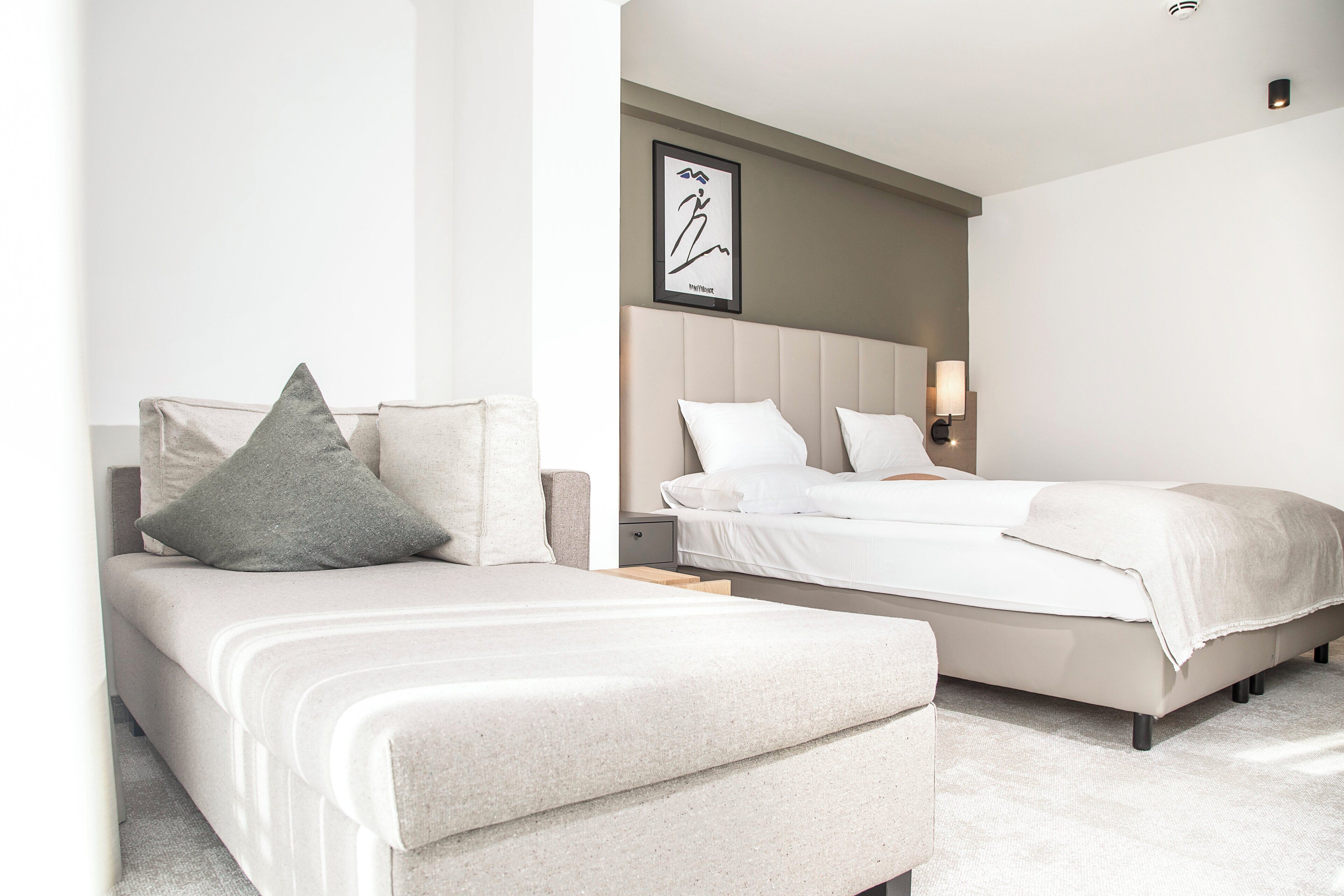Zimmersafe, Schreibtisch, Verdunkelungsvorhänge, schallisolierte Zimmer
