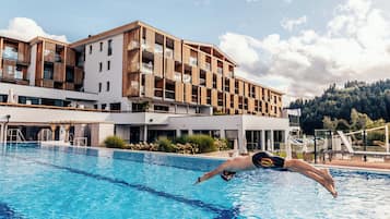 Schwimmbecken