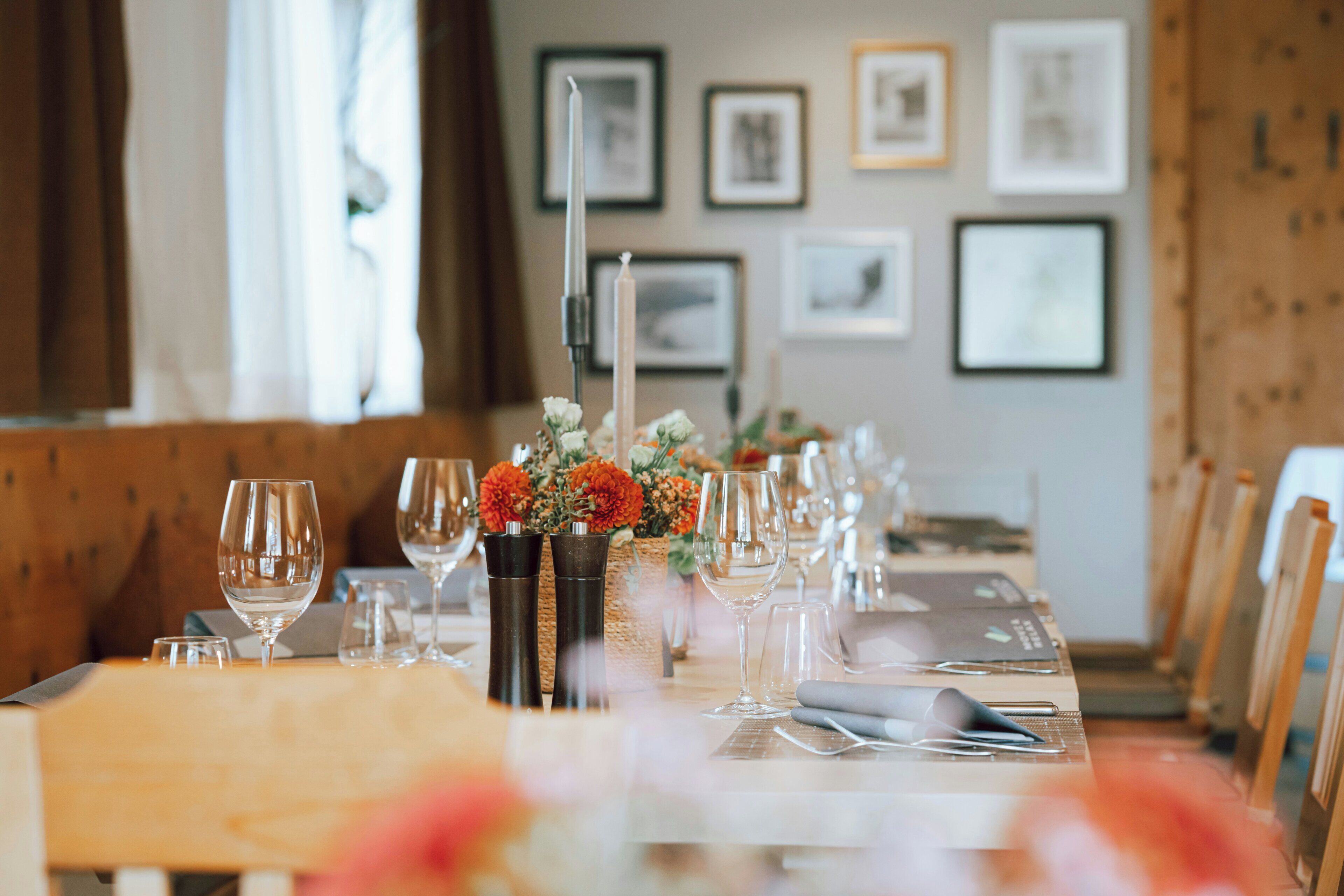 2 restauranter, der serverer frokost og aftensmad